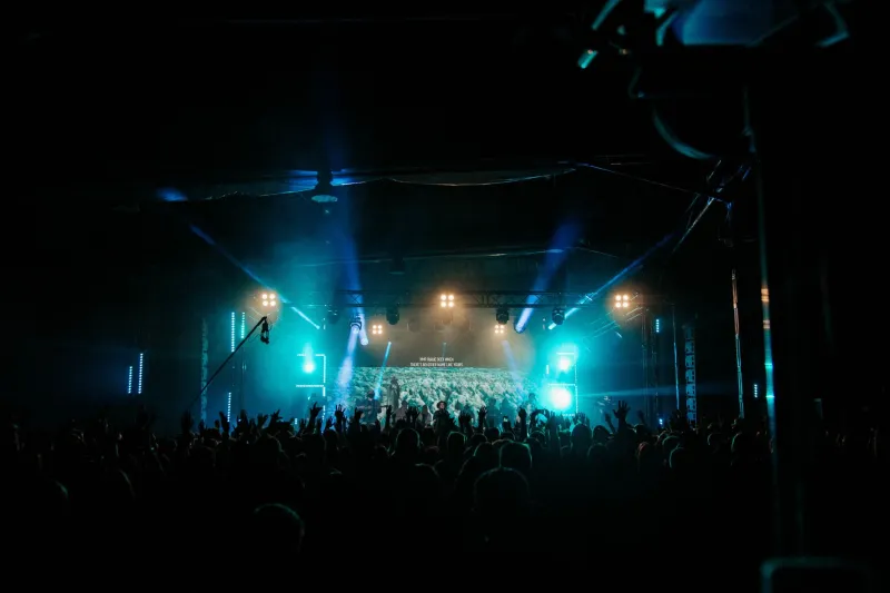 No Name, No Recording, No Warning: The Strange Magic of a Brand New Song Dropped Mid-Tour